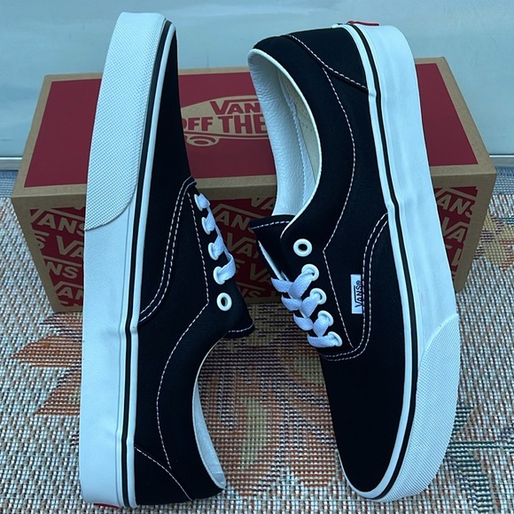 Vans Men’s Era Black
VN000EWZBLK
Sneakers - Picture 8 of 16